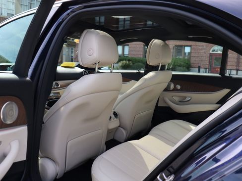 Used 2023 Mercedes-Benz E 350 4MATIC Sedan image 13