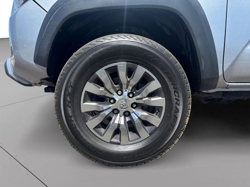 Used 2021 Toyota Tacoma TRD Off-Road w/ Technology Package image 3