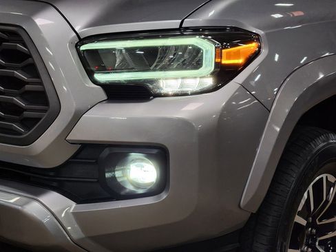 Used 2020 Toyota Tacoma TRD Sport w/ Technology Package image 14