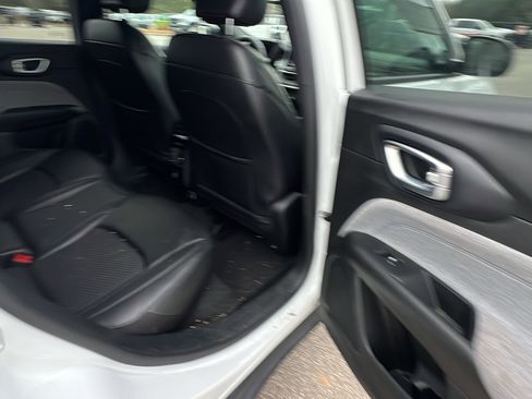 Used 2024 Jeep Compass Latitude image 21