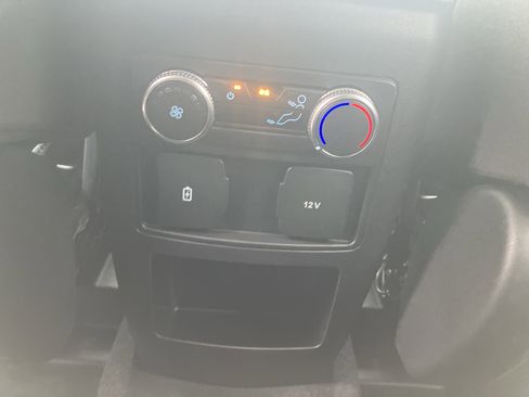 Used 2021 Ford Explorer XLT w/ Class III Trailer Tow Package RWD image 17