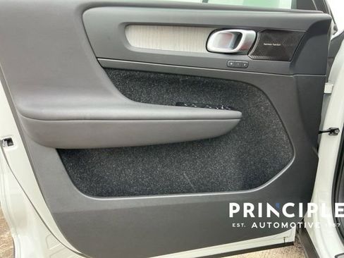 Certified 2021 Volvo XC40 T4 Inscription w/ Climate Package image 21