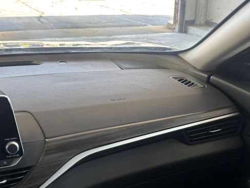 Used 2025 Nissan Altima 2.5 SV FWD image 36