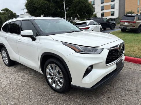 Used 2021 Toyota Highlander Limited FWD image 7