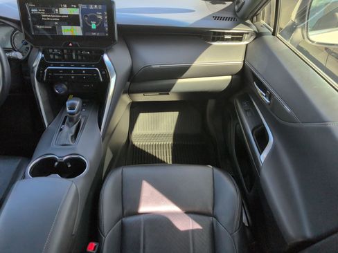 Used 2021 Toyota Venza XLE w/ Softex Package image 30