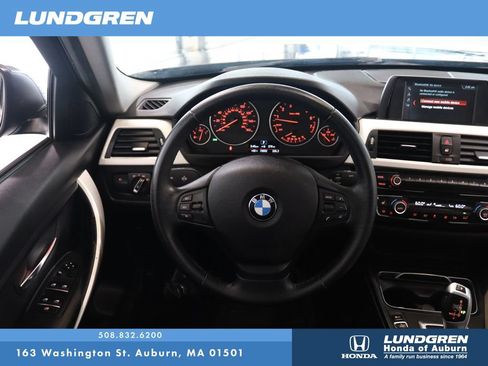 Used 2018 BMW 320i xDrive Sedan w/ Convenience Package AWD/4WD image 17