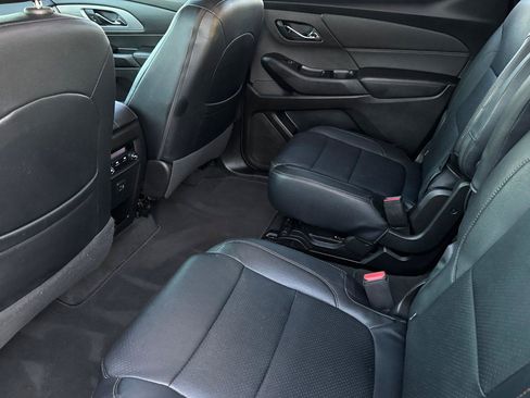 Used 2020 Chevrolet Traverse LT w/ LPO, Black Accent Package image 14