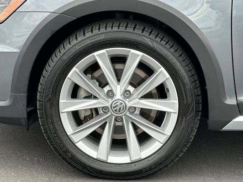 Used 2017 Volkswagen Golf Alltrack SE AWD/4WD image 31