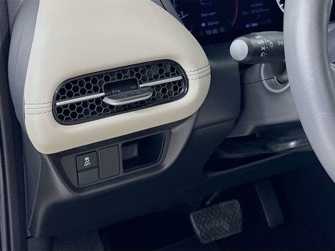 Used 2024 Honda HR-V EX-L image 10