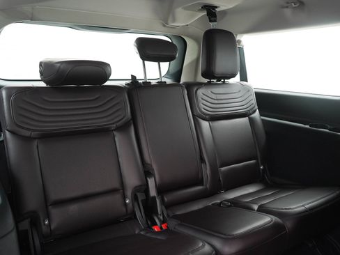 Used 2025 Ford Expedition Max Platinum w/ Platinum Ultimate Package AWD/4WD image 13