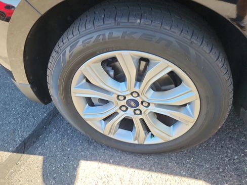 Used 2022 Ford Edge Titanium AWD/4WD image 19