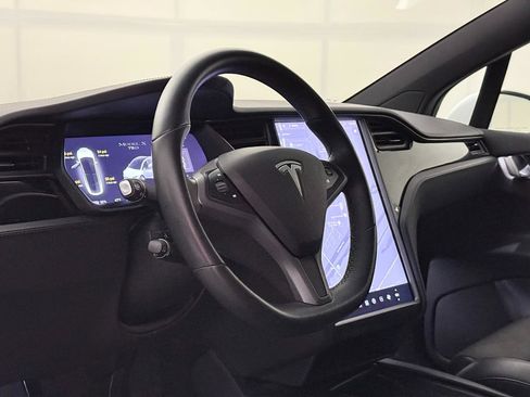 Used 2018 Tesla Model X 75D image 26