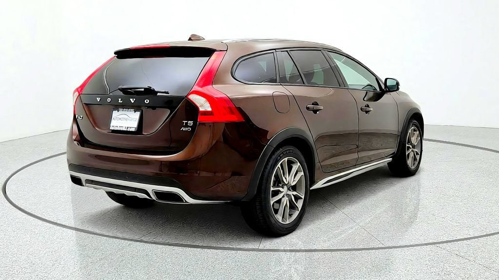 Used 2018 Volvo V60 T5 Cross Country w/ Convenience Package AWD/4WD image 5