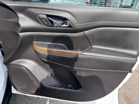 Used 2020 GMC Acadia SLE w/ Driver Convenience Package FWD image 28
