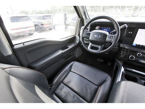 Used 2025 Ford F250 Lariat w/ FX4 Off-Road Package image 11