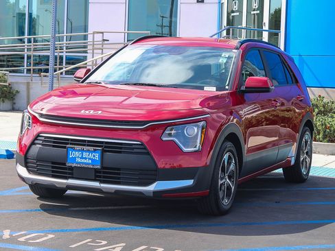 Used 2025 Kia Niro LX FWD image 3