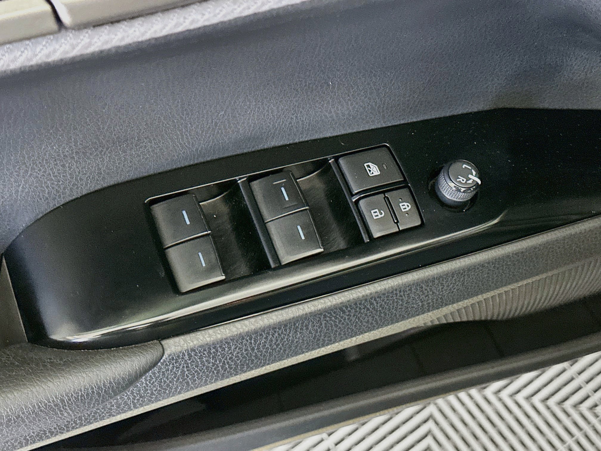 Used 2025 Toyota Camry SE FWD image 15