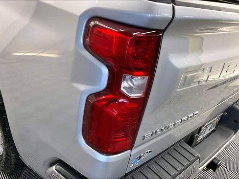 Used 2020 Chevrolet Silverado 1500 LT AWD/4WD image 27