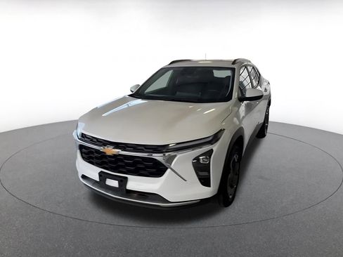 Used 2025 Chevrolet Trax LT image 6