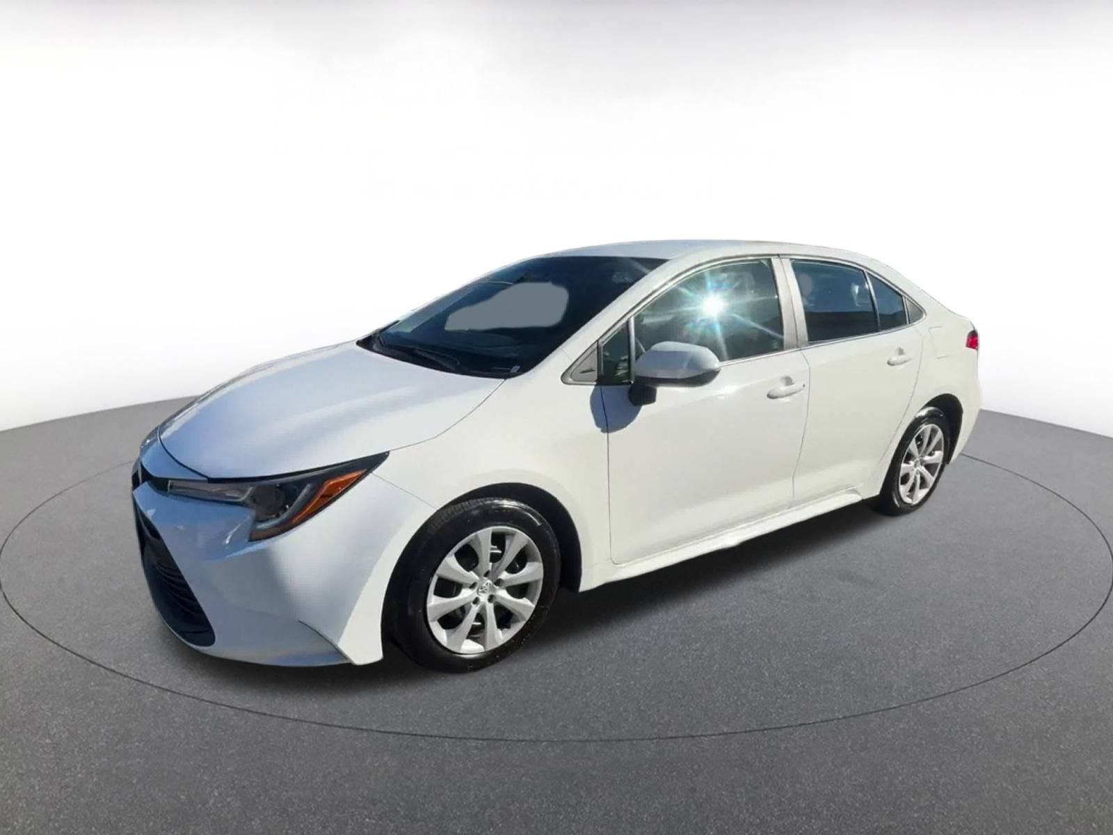 Used 2025 Toyota Corolla LE FWD image 7