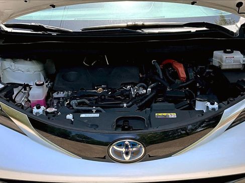 Used 2022 Toyota Sienna Limited AWD/4WD image 30