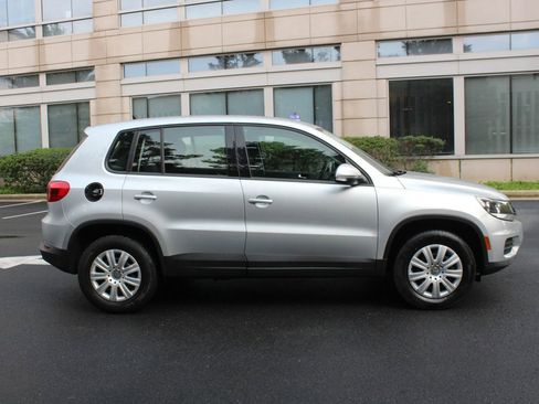 Used 2017 Volkswagen Tiguan S FWD image 6
