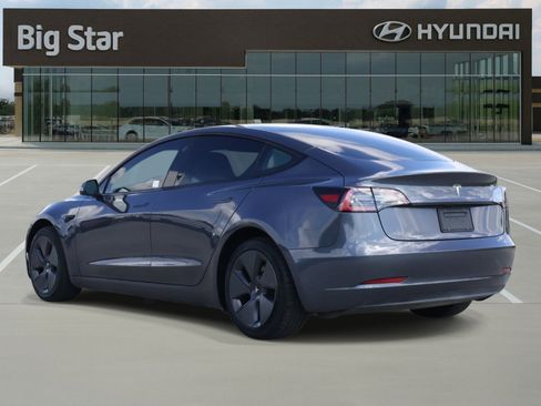 Used 2023 Tesla Model 3 Standard Range image 3