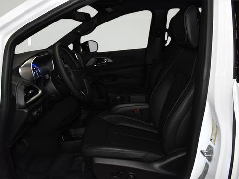 New 2026 Chrysler Pacifica Select AWD/4WD image 11