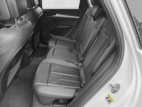 Used 2025 Audi Q5 2.0T Premium image 18