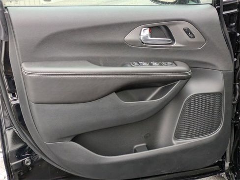 New 2026 Chrysler Pacifica Select image 12