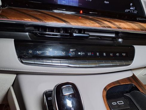 Certified 2024 Cadillac Escalade Premium Luxury Platinum image 5