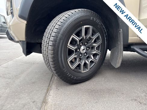 Used 2024 Chevrolet Colorado Z71 w/ Z71 Convenience Package 2 image 26