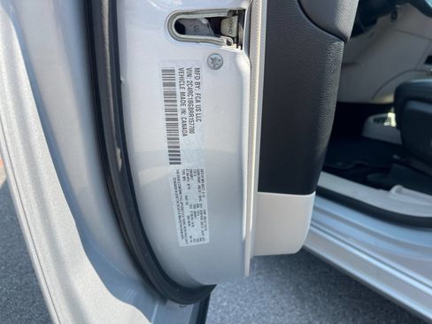 Used 2024 Chrysler Pacifica Touring-L FWD image 33