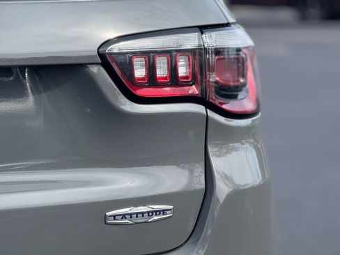 Used 2024 Jeep Compass Latitude image 14