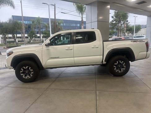 Used 2023 Toyota Tacoma TRD Off-Road image 2