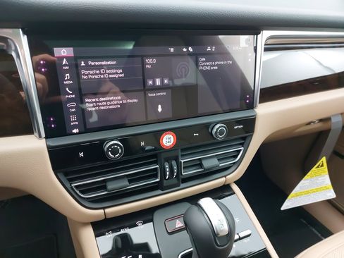 New 2026 Porsche Macan image 22