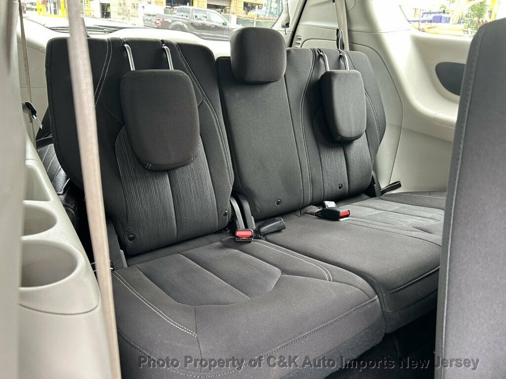 Used 2020 Chrysler Voyager L FWD image 37