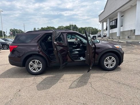 Used 2023 Ford Explorer XLT w/ Equipment Group 202A AWD/4WD image 8
