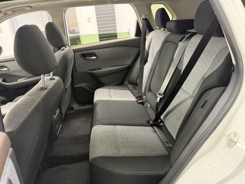 Used 2023 Nissan Rogue SV image 27