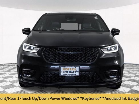Used 2022 Chrysler Pacifica Touring-L w/ Uconnect Theater Family Group FWD image 15