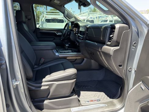 Used 2024 Chevrolet Silverado 1500 LT Trail Boss w/ Convenience Package II AWD/4WD image 10