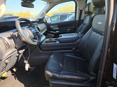 Used 2025 Ford Expedition Platinum AWD/4WD image 8