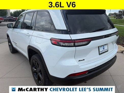 Used 2023 Jeep Grand Cherokee Altitude AWD/4WD image 13