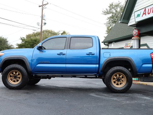 Used 2016 Toyota Tacoma SR5 image 2