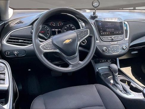 Used 2022 Chevrolet Malibu LT FWD image 9