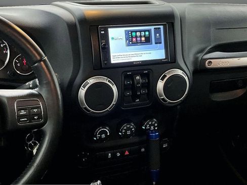 Used 2016 Jeep Wrangler Unlimited Rubicon AWD/4WD image 9