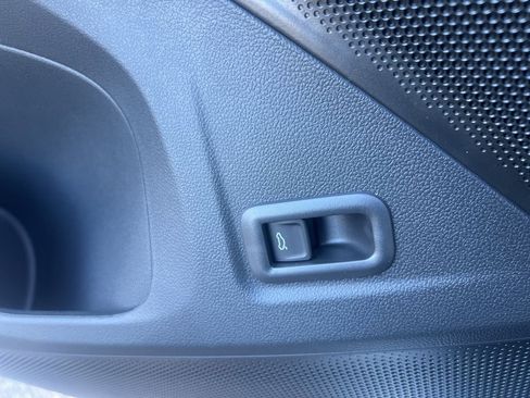 New 2026 Volkswagen Tiguan SE image 21