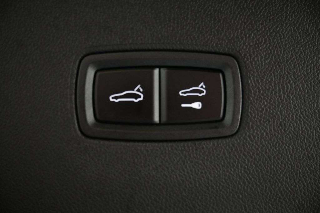 Used 2026 Porsche Cayenne AWD/4WD image 32