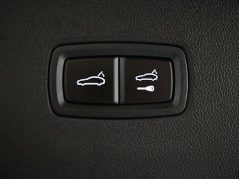 Used 2026 Porsche Cayenne AWD/4WD image 32