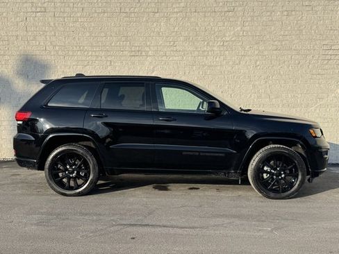 Used 2020 Jeep Grand Cherokee Altitude image 7